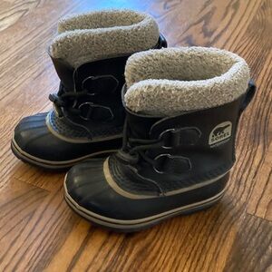 Sorel sz 10 Kids Black and Gray Snow Boots